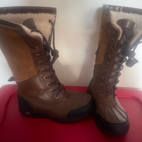 UGG Butte Toggle Tall Kids - Picture 2 of 4